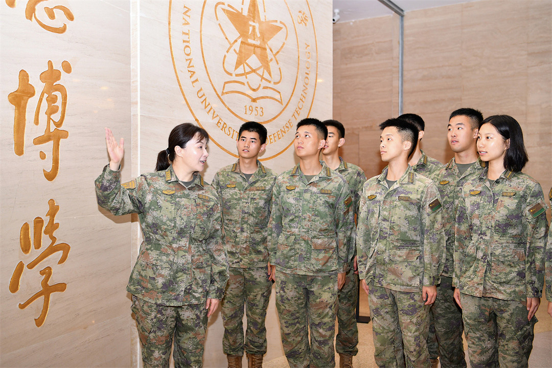 最美新时代革命军人风采丨傅婉娟：万里行路悟真理 三尺讲台育英