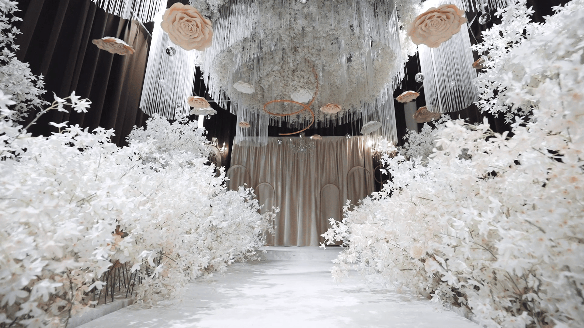 靠谱婚纱礼服租赁推荐为你的浪漫婚礼助力